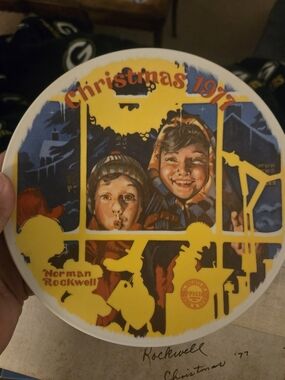 Knowles Yellow Blue Christmas 1977 Decorative Wall Plate